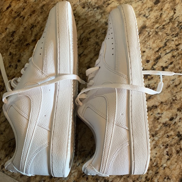 Brand new Nike court women - Picture 4 of 13